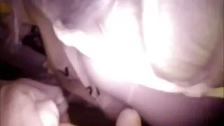 Chupando o videos de coroas nuas pau em um lugar público.