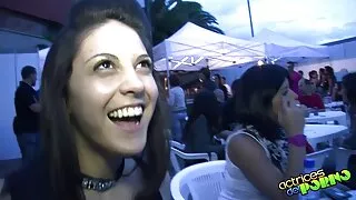 Derrick Pierce fez sexo lesbicas brasileiras coroas com duas massagistas.