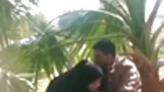 Três mulheres maduras transando raparigas chupam pilas.
