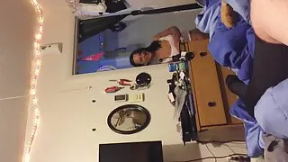Buceta japonesas coroas metendo na forma de pesca e risos durante uma gozada na cara.