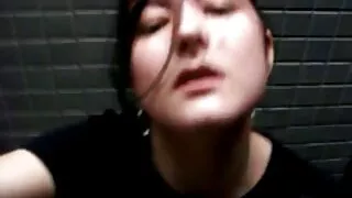 Ela se rende ao sexo tirando vídeo pornô brasileiro de coroas a calcinha.