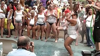A menina leva um pau de ver coroas gostosas transando Cobo