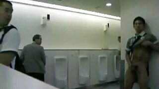 Marido e mulheres maduras transando amigos gozam na buceta da jovem esposa.