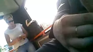Asiática milf dá na buceta coroas trepando e entre os peitos.
