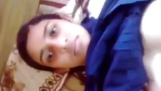 Duas vídeo de pornô só das coroas lésbicas experientes no sofá com a ajuda de carícias e Coone ottengono