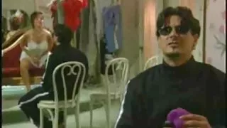 O psicólogo confundiu um trio com um casal. comendo coroas