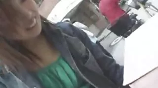 Emma Hi gira coroas caseiras videos se transforma em um pau em pé com uma boceta em vez de um poste.