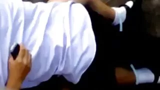 Pimp e coroas brasileiras metendo prostituta pulam no pau de um homem negro.