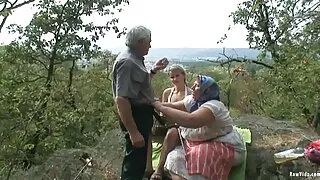 O americano videos pornos com velhas e sua namorada fazem um coone.