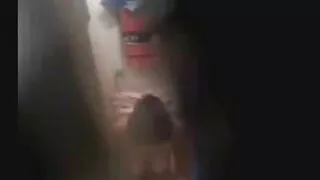 Ele mostrou coroas amadoras safadas à Loira um pau enorme e decidiu levá-lo na boca dela.