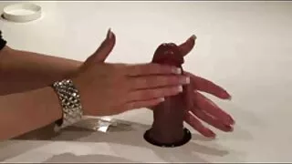 O médico chupa o pau do paciente coroas brasileiras transando no hospital e o fode.