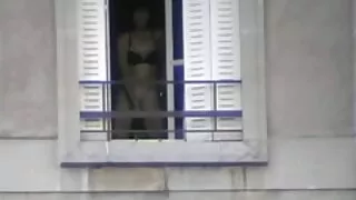 Safira YAkkuza é empurrada por um xxx videos coroas brasileiras galo negro em lugares famosos.