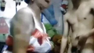 A transa de coroas compra de imóveis terminou com sexo no sofá.