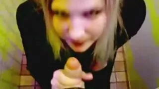 Meninas videos sexo de coroas da Faculdade Lambendo a buceta no dormitório.