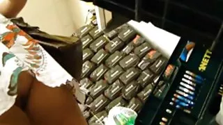Ruiva pornô com coroas de 50 anos seduz J